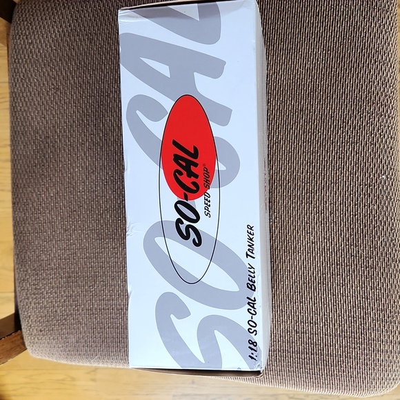 SO-CAL Speed Shop Belly Tanker 1:18 scale - Picture 15 of 16